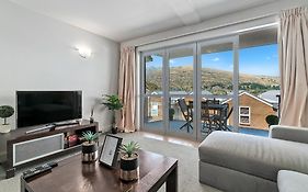 Lakeside Living - Modern 2-Bedroom Apartment